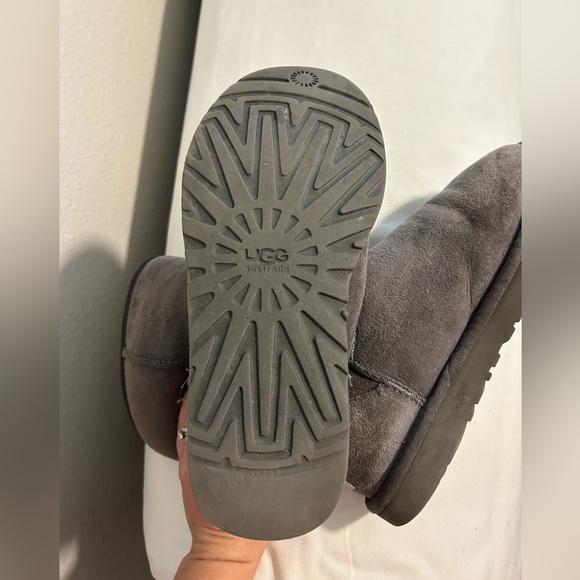 UGG Australia Classic Short II Boots - Picture 4 of 9